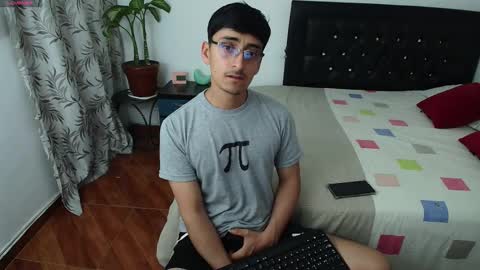 Snapshot of versatileguuy chatting on 17, 9, 2025 versatileguuy online show from 17, 9, 2025