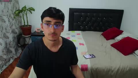 Snapshot of versatileguuy chatting on 21, 9, 2025 versatileguuy online show from 21, 9, 2025