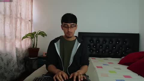 Snapshot of versatileguuy chatting on 6, 10, 2025 versatileguuy online show from 6, 10, 2025