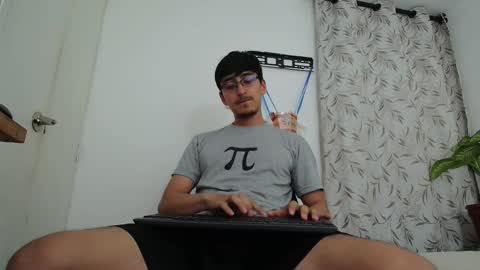 Snapshot of versatileguuy chatting on 17, 10, 2025 versatileguuy online show from 17, 10, 2025