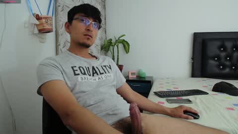 Snapshot of versatileguuy chatting on 25, 10, 2025 versatileguuy online show from 25, 10, 2025