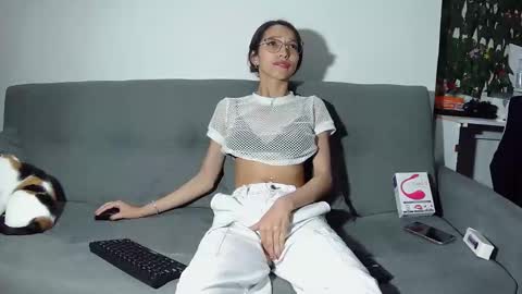 Snapshot of very_hard2 chatting on 28, 10, 2025 very_hard2 online show from 28, 10, 2025