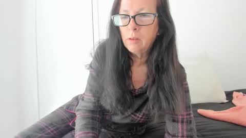 verysassypeachgoddess online show from 4, 5, 2026