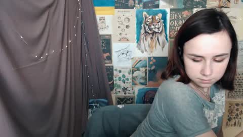 veryveryvery_shy online show from 2, 2, 2025