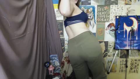 veryveryvery_shy online show from 6, 3, 2025