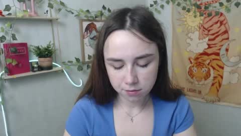 veryveryvery_shy online show from 28, 4, 2026