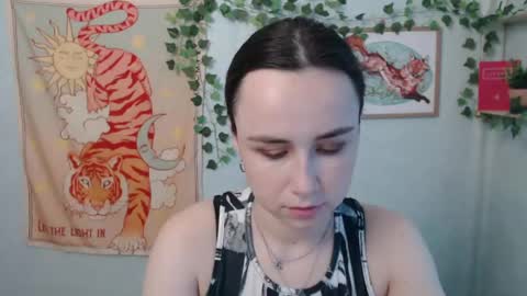 Snapshot of veryveryvery_shy chatting on 25, 5, 2026 veryveryvery_shy online show from 25, 5, 2026