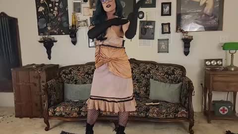 Vesper Jade online show from 2, 12, 2024