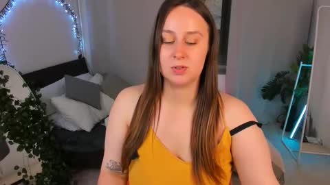 Snapshot of via_lattea_ chatting on 19, 9, 2025 Camilla online show from 19, 9, 2025