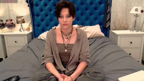 Snapshot of via_mayer chatting on 17, 12, 2025 Via online show from 17, 12, 2025