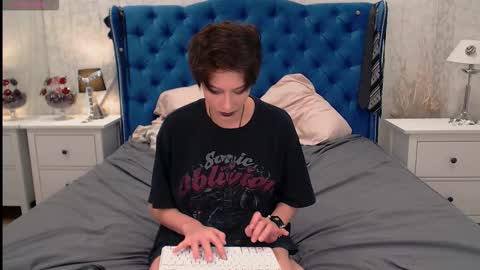 Snapshot of via_mayer chatting on 18, 12, 2025 Via online show from 18, 12, 2025