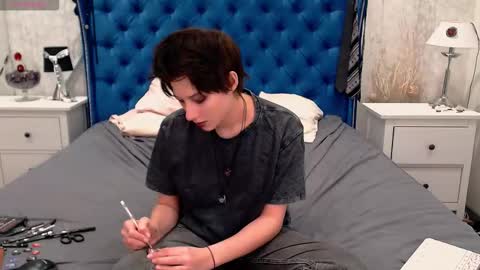 Snapshot of via_mayer chatting on 19, 12, 2025 Via online show from 19, 12, 2025