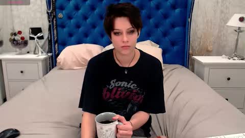 Snapshot of via_mayer chatting on 23, 12, 2025 Via online show from 23, 12, 2025