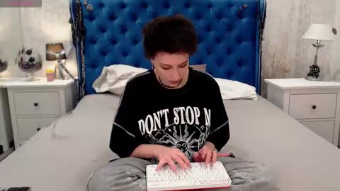 Snapshot of via_mayer chatting on 2, 3, 2026 Via online show from 2, 3, 2026