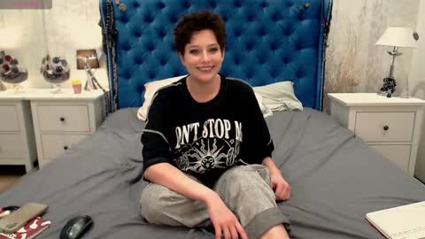 Snapshot of via_mayer chatting on 5, 3, 2026 Via online show from 5, 3, 2026