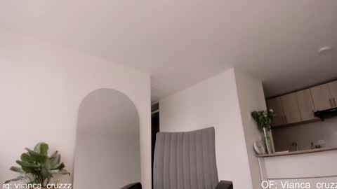 Vianca Cruz online show from 30, 1, 2025