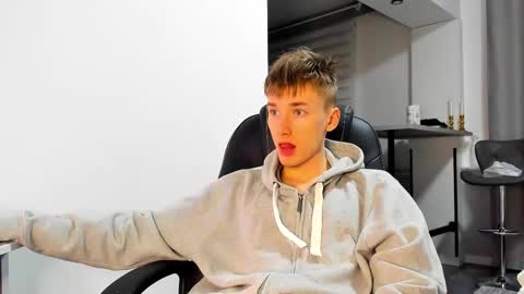 vibemygirl online show from 5, 3, 2025