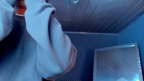 Snapshot of vicky_fant4sy chatting on 12, 5, 2026 Vicky online show from 12, 5, 2026