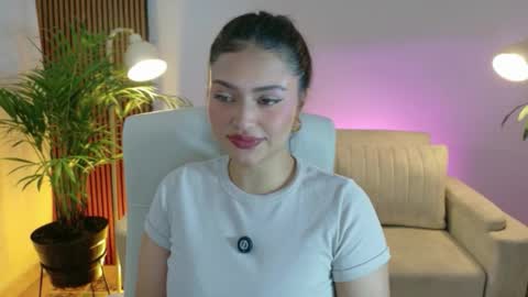 Snapshot of victoria___moon chatting on 5, 5, 2026 victoria online show from 5, 5, 2026