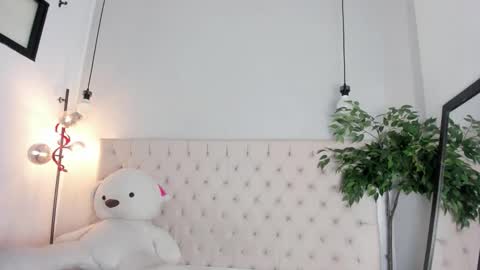 Victoria online show from 15, 4, 2026