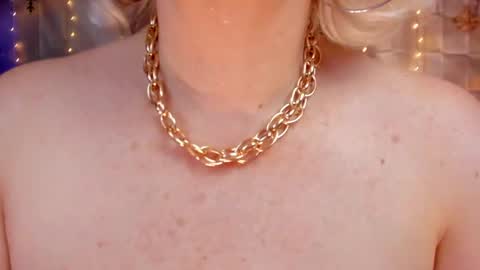 Snapshot of victoria_dior chatting on 6, 1, 2025 diorvictoria9 online show from 6, 1, 2025