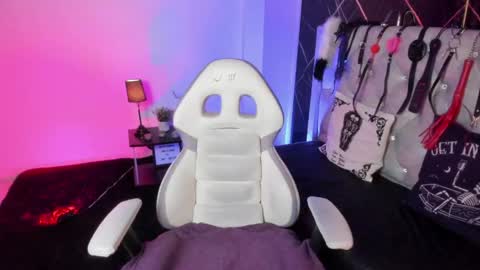 victoria_floyd1 online show from 21, 4, 2026