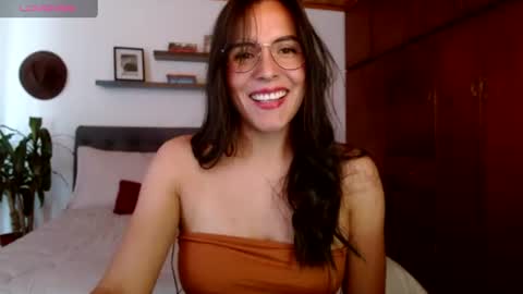 VICTORIA MARTELO online show from 2, 7, 2026