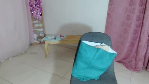 Snapshot of victoria_miler chatting on 7, 3, 2025 VICKY online show from 7, 3, 2025