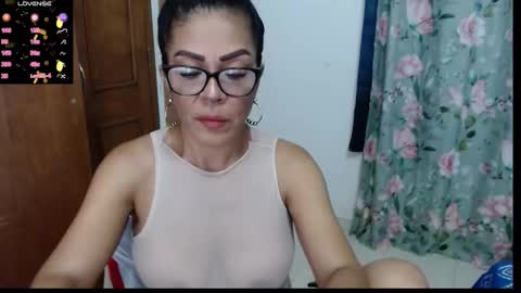 Snapshot of victoria_milf06 chatting on 8, 1, 2026 victoria online show from 8, 1, 2026
