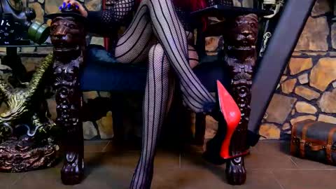 Victoria Heller online show from 6, 11, 2025