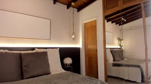 Victoria Shelby  online show from 1, 10, 2025