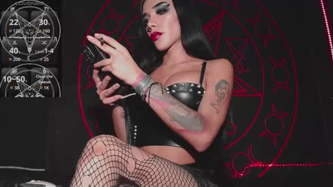 Victoria Vampire online show from 7, 2, 2025