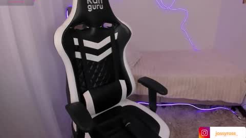 V  I C  T O R I A  online show from 10, 10, 2025