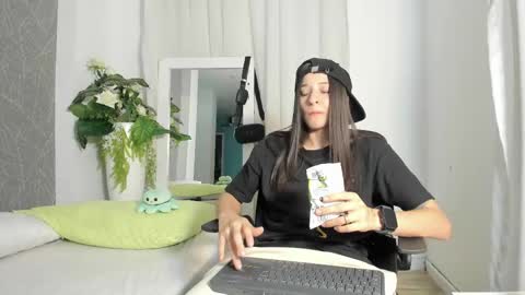 viictoriiasaenz online show from 27, 4, 2026