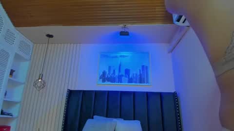 Viiolett online show from 14, 1, 2025