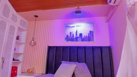 Viiolett online show from 15, 1, 2025