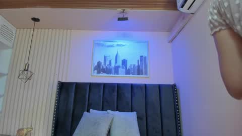 Viiolett online show from 4, 3, 2025