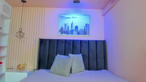 Viiolett online show from 9, 3, 2025