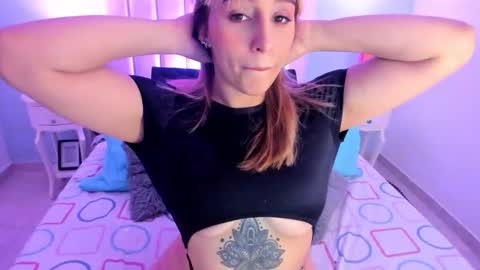 Snapshot of viiooleet chatting on 3, 10, 2025 Violet online show from 3, 10, 2025