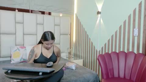 vikiTomson online show from 28, 4, 2026