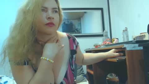 VIKKKTORIAAA online show from 5, 3, 2025