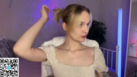 Snapshot of vikky_moon chatting on 11, 6, 2026 Vikky online show from 11, 6, 2026