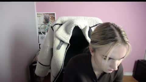 viktoria_lovely online show from 2, 12, 2025