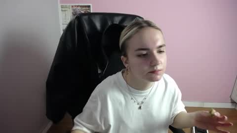 viktoria_lovely online show from 24, 4, 2026
