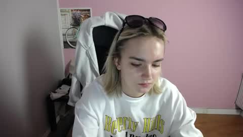 viktoria_lovely online show from 20, 5, 2026