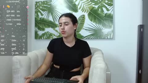 Snapshot of vikysexy28 chatting on 11, 3, 2025 vikysexy28 online show from 11, 3, 2025