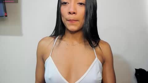 Snapshot of vinaly_y chatting on 17, 11, 2025 Vinaly online show from 17, 11, 2025