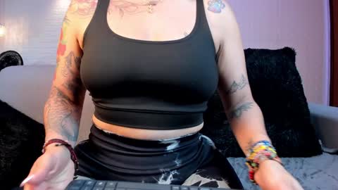 Violett  Everyday From 0530 to 1430 Col Time online show from 7, 1, 2025