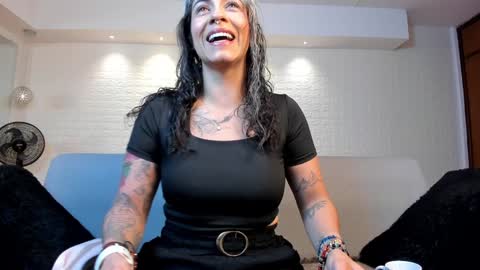 Violett  Everyday From 0530 to 1430 Col Time online show from 22, 1, 2025