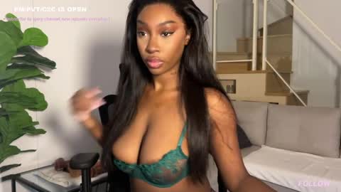 Snapshot of violet6xft chatting on 1, 4, 2026 Fantasy Black Girl online show from 1, 4, 2026